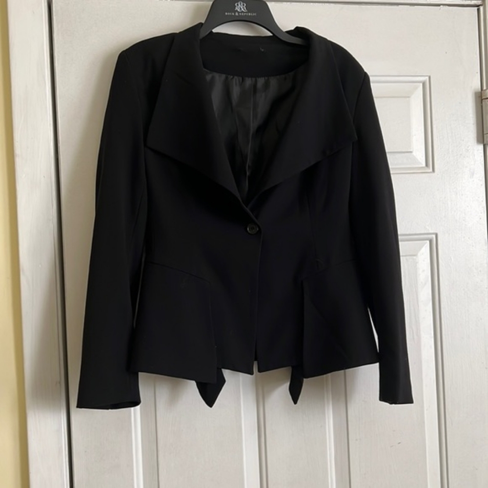 SHIPS FREE!! Venus Black Tailored Jacket Blazer - Size 10